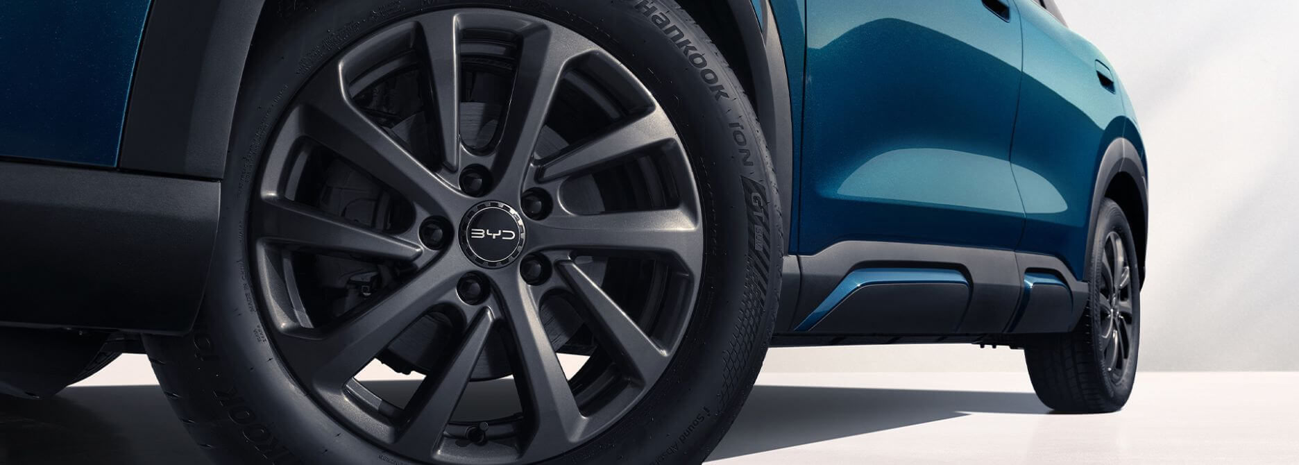 BYD Atto 2 DM-i exterior